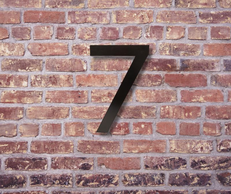 Zwart RVS huisnummer voor buiten, minimalistisch en modern ontwerp Zwart RVS huisnummer voor buiten, minimalistisch en modern ontwerp