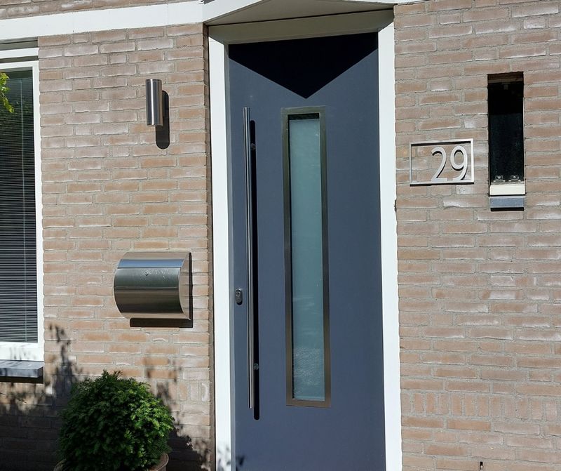 RVS huisnummer rechthoekig, strak en modern design RVS huisnummer rechthoekig, strak en modern design