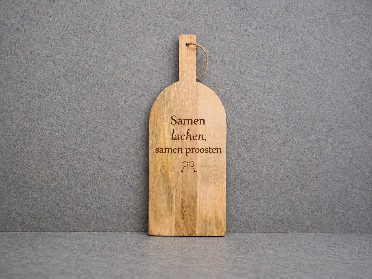 Houten borrelplank Samen lachen, samen proosten Houten borrelplank Samen lachen, samen proosten