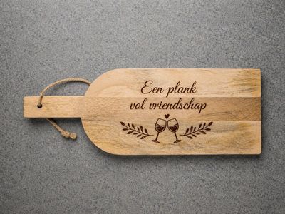 Borrelplank | Vriendschap Houten borrelplank vriendschap met gegraveerde tekst