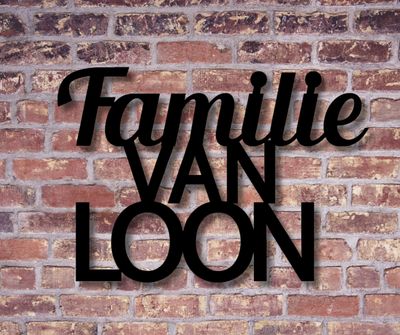 Zwart rvs familiebord met krachtige letters persoonlijk zwart familiebord voor buiten