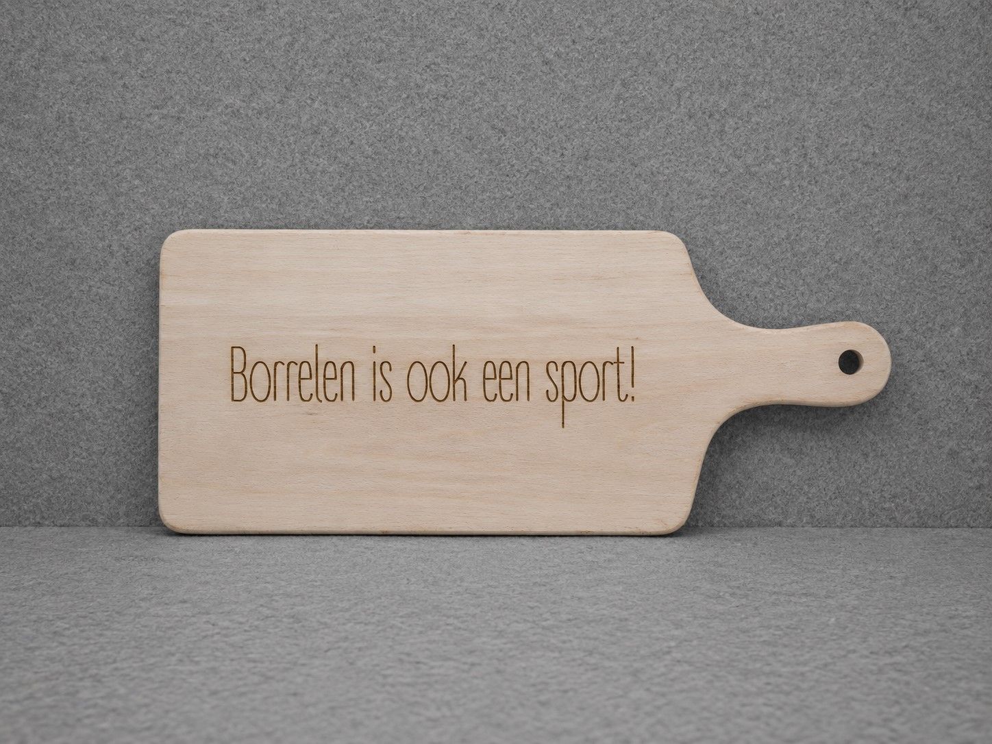 Houten borrelplank met gravering Borrelen is ook een sport