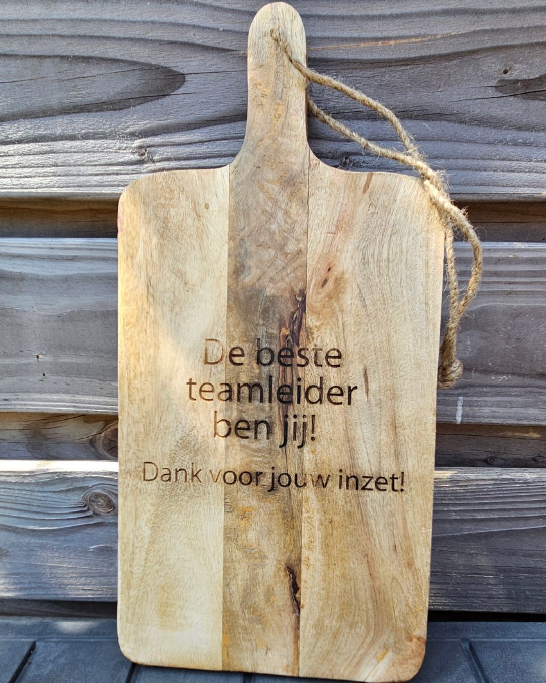 Houten borrelplank met gravering De beste teamleider ben jij als bedank cadeau voor een teamleider.