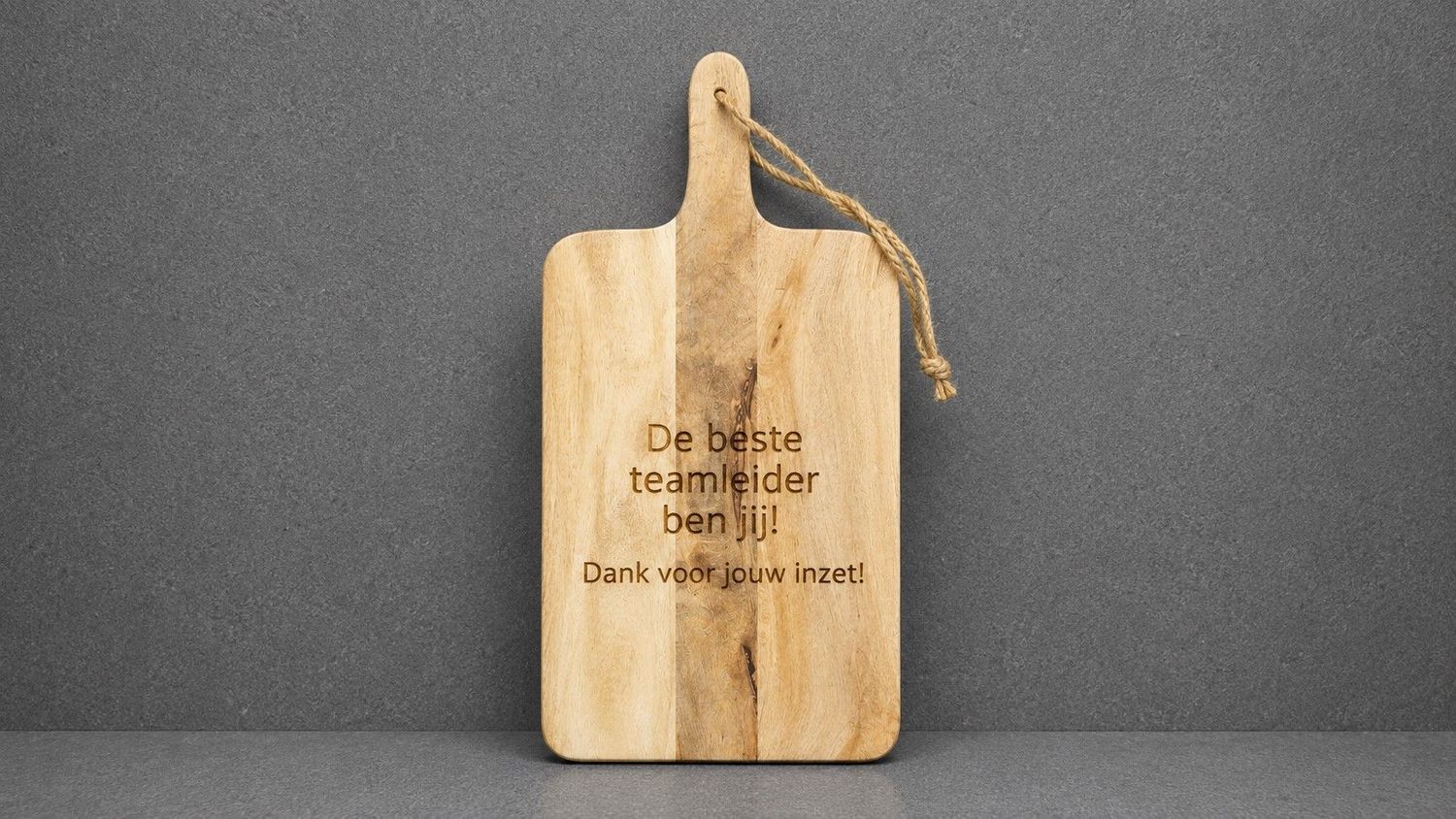 Houten borrelplank voor teamleider met gegraveerde bedanktekst