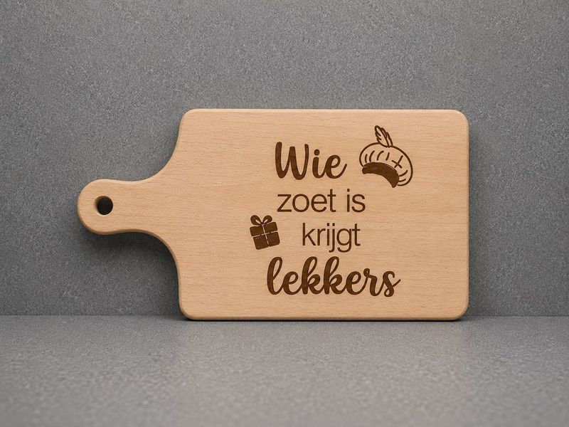Houten Sinterklaas borrelplank met gravure Wie zoet is krijgt lekkers
