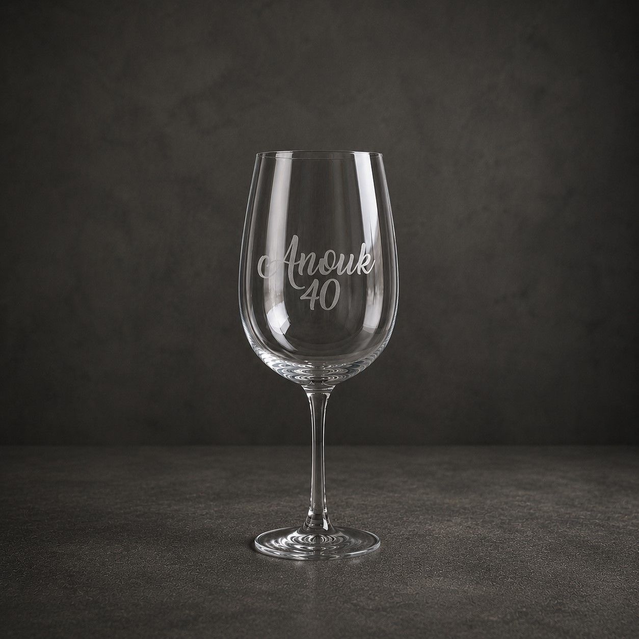 Gegraveerd wijnglas met naam en leeftijd Gegraveerd wijnglas met naam en leeftijd