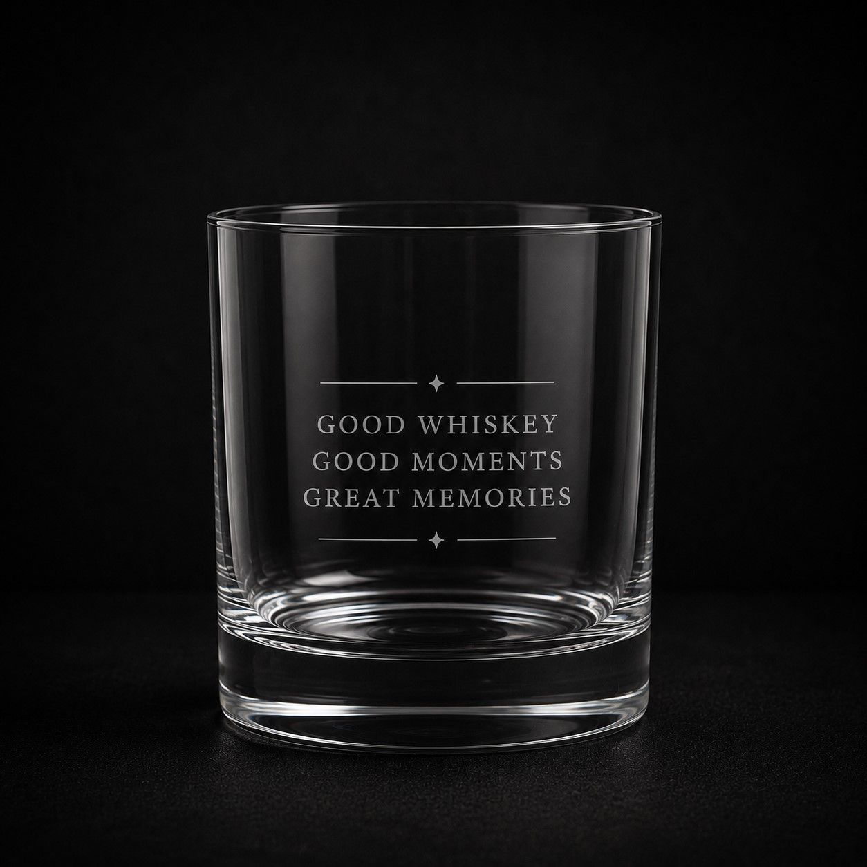 Gegraveerd whiskeyglas | Good Whiskey, Good Moments, Great Memories Gegraveerd whiskeyglas met de tekst Good Whiskey Good Moments Great Memories