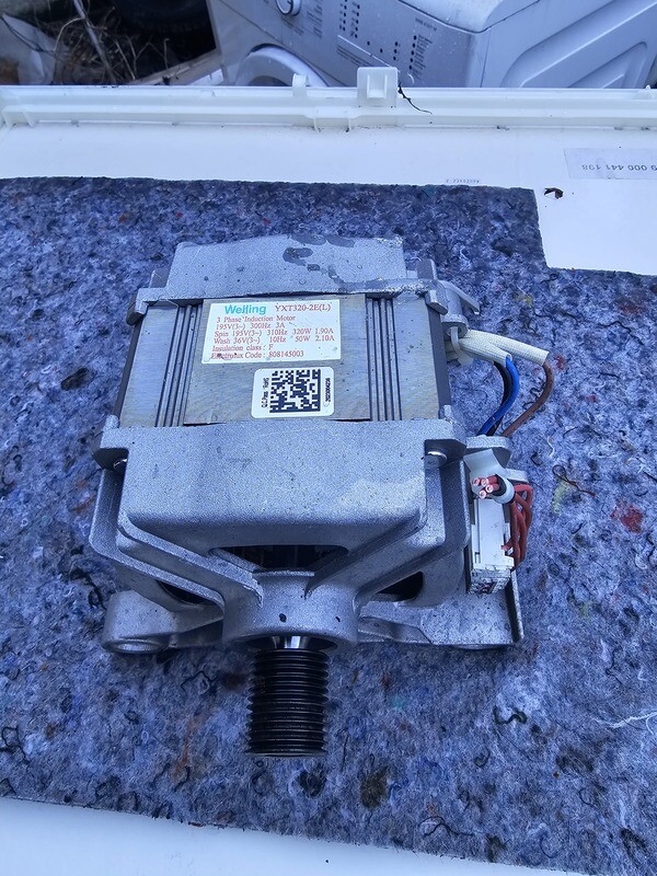 Motor Welling YXT320-2E(L) for Zanussi ZWF81663W wasmachine met riem