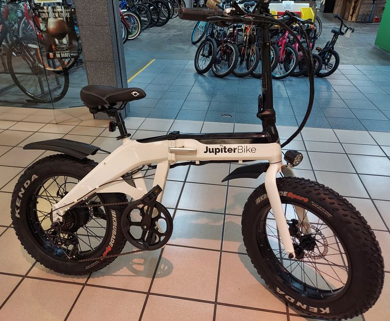 Jupiter Bikes Defiant E Bike 20&quot; Fat Bike