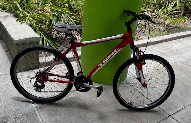 Trek 3 Series (18&quot;)