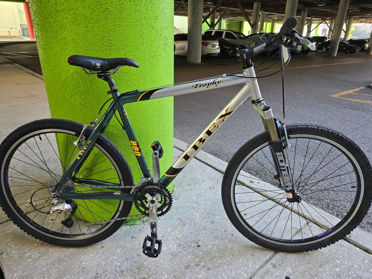 Ibex Trophy 880 (20&quot;)