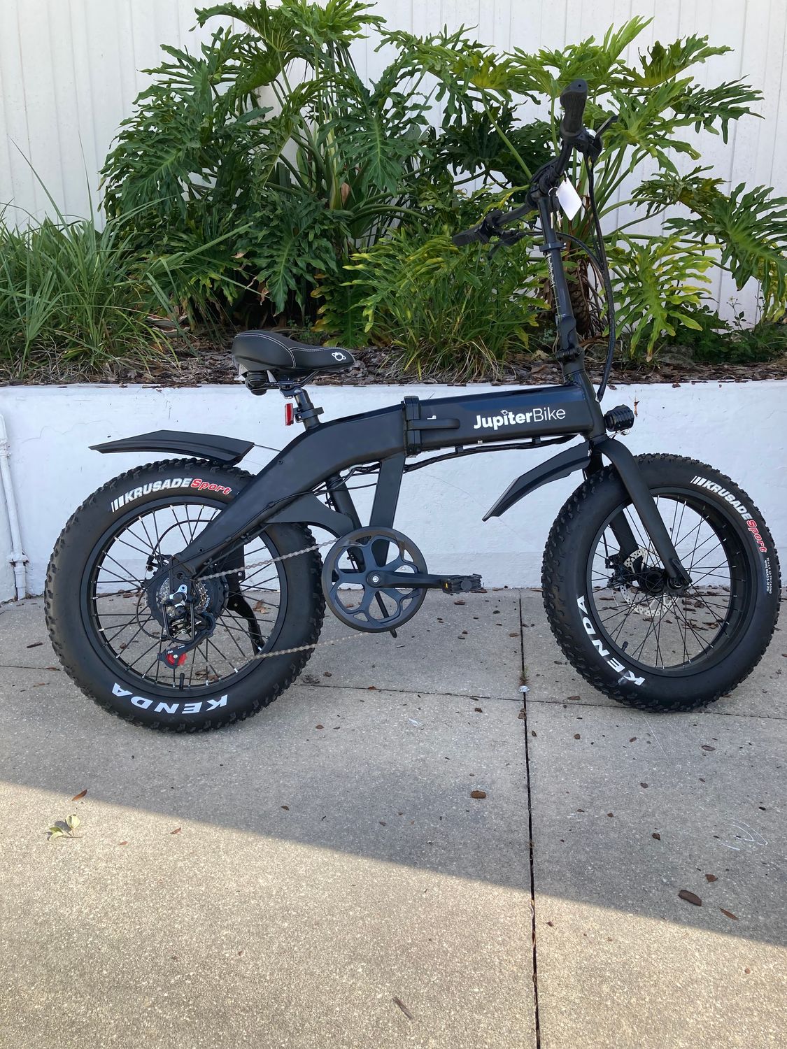 Jupiter Defiant Black