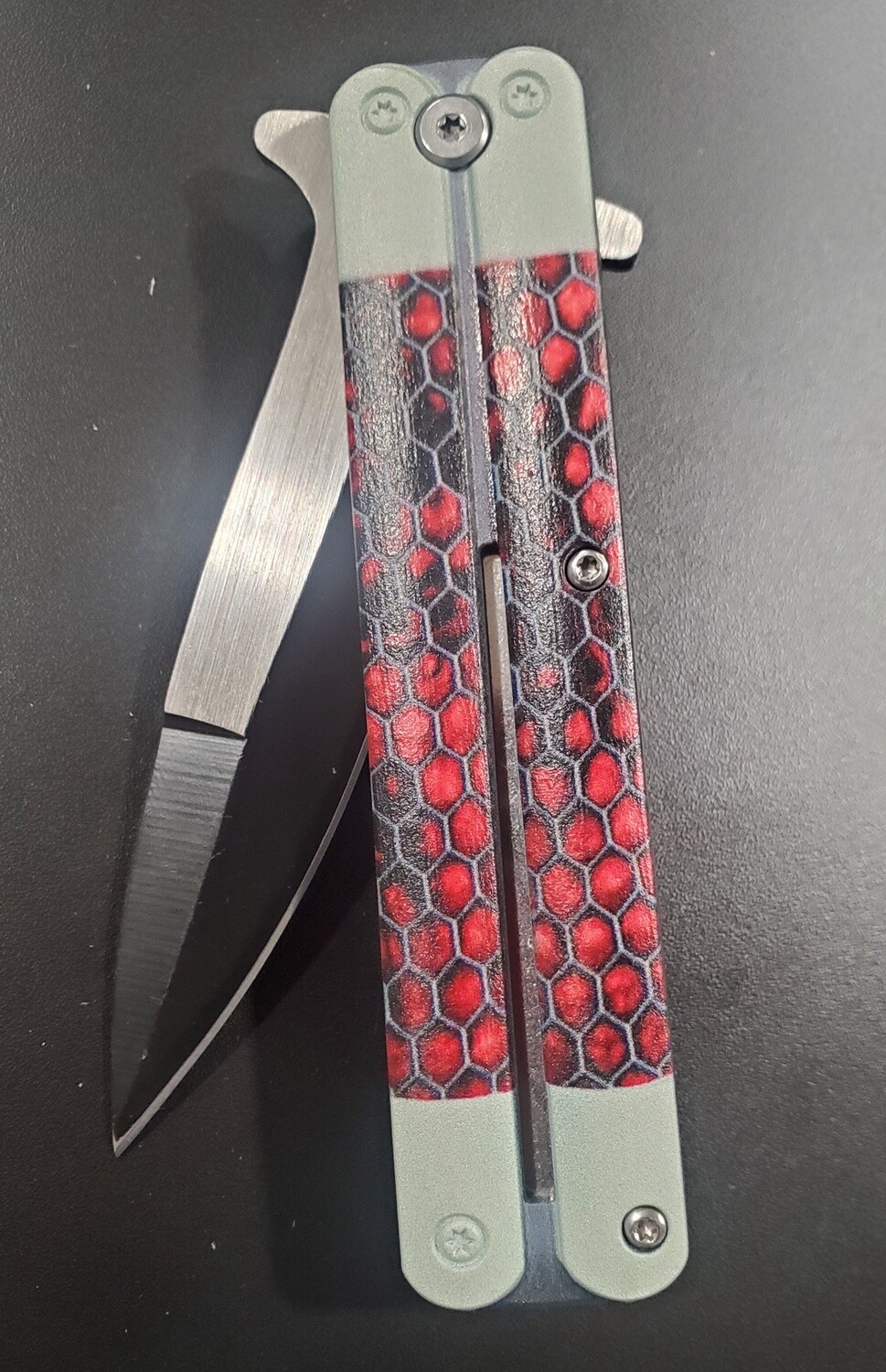 KNIFE SINGLE PIC STINGER