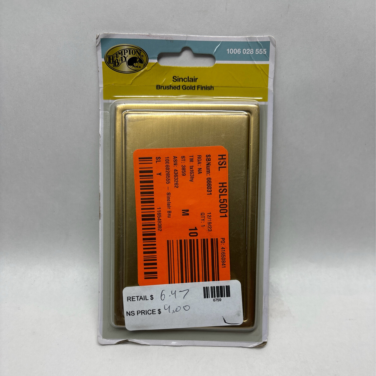 Hampton Bay Sinclair Brushed Gold 1-Gang Duplex Outlet Wall Plate 148DBGHB