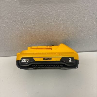 Dewalt 20V MAX Compact Lithium-Ion 3.0Ah Battery Pack DCB230