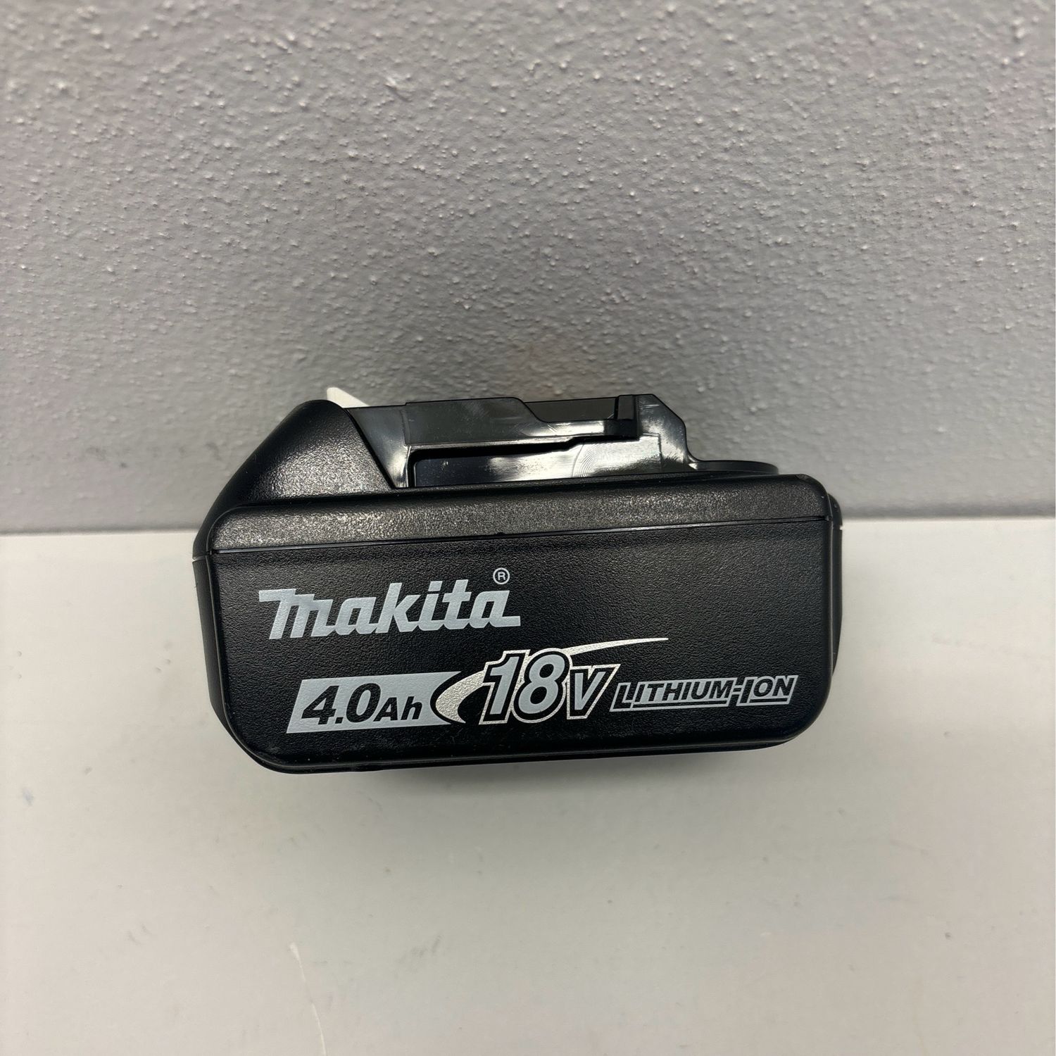 Makita 18V LXT Lithium-Ion High Capacity Battery Pack 4.0Ah with Fuel Gauge BL1840B