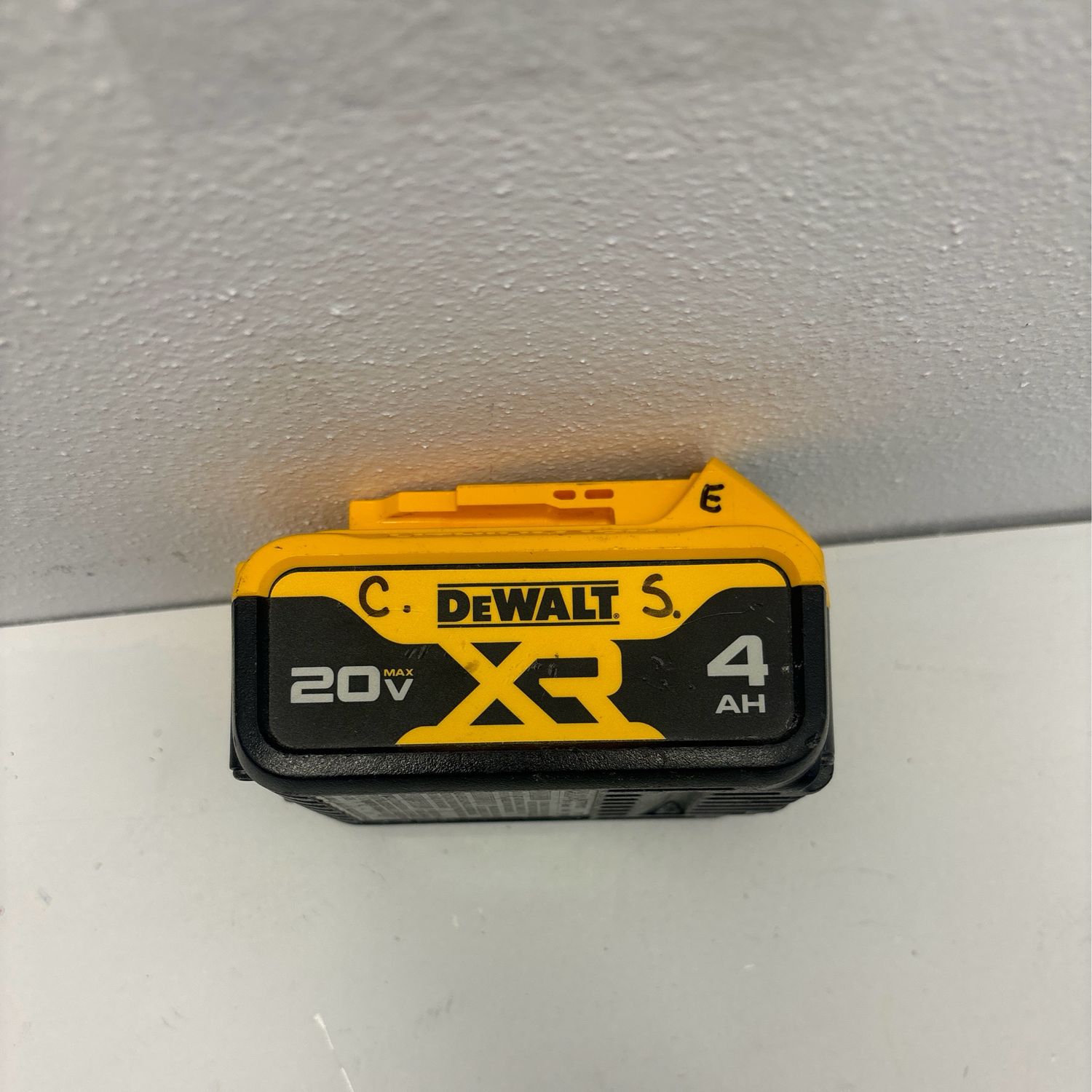 Dewalt 20V MAX XR Premium Lithium-Ion 4.0Ah Battery Pack DCB204