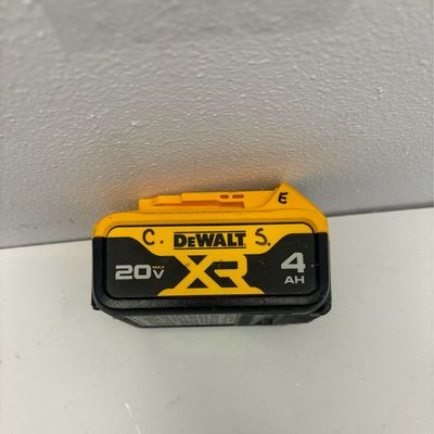 Dewalt 20V MAX XR Premium Lithium-Ion 4.0Ah Battery Pack DCB204