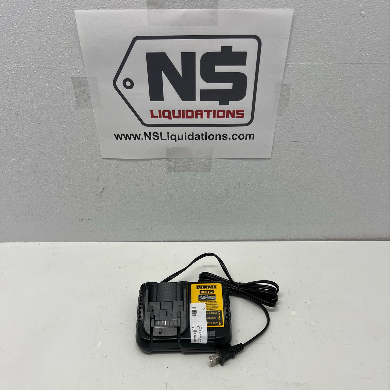 Dewalt 12V/20V Charger DCB112 .