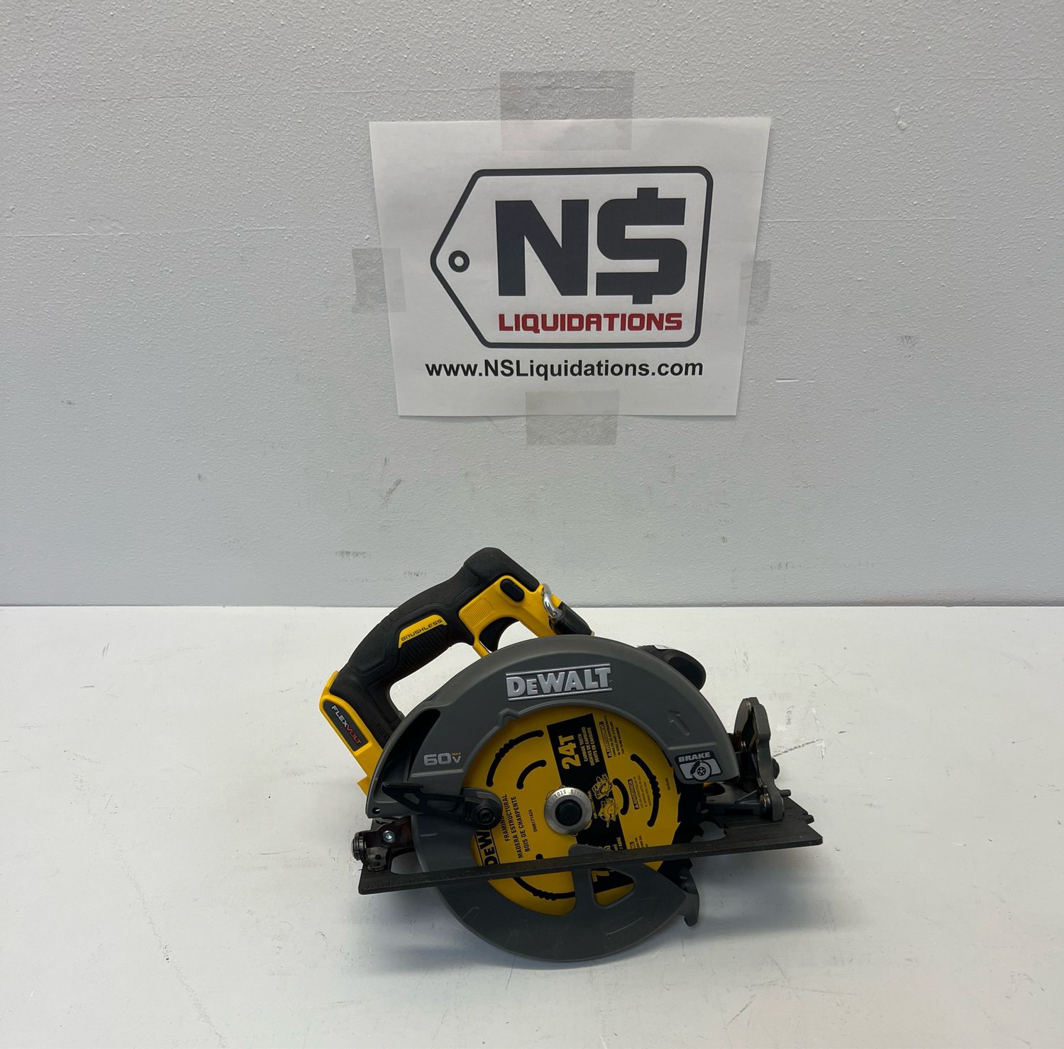 Dewalt FLEXVOLT 60V MAX Cordless Brushless 7-1/4 in. Circular Saw with Brake (Tool Only) DCS578B.