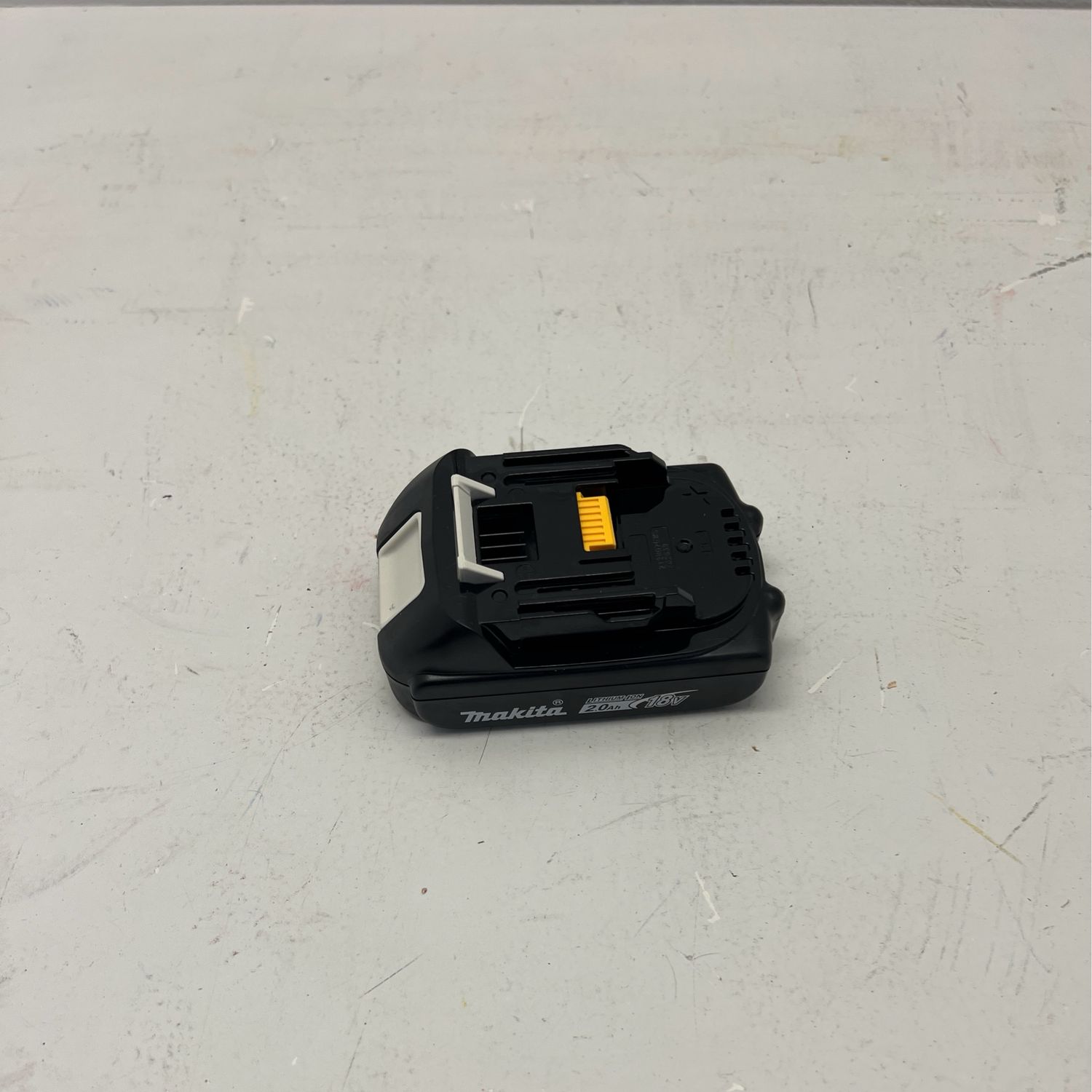 Makita 18V LXT Lithium-Ion Compact Battery Pack 2.0Ah with Fuel Gauge BL1820B.