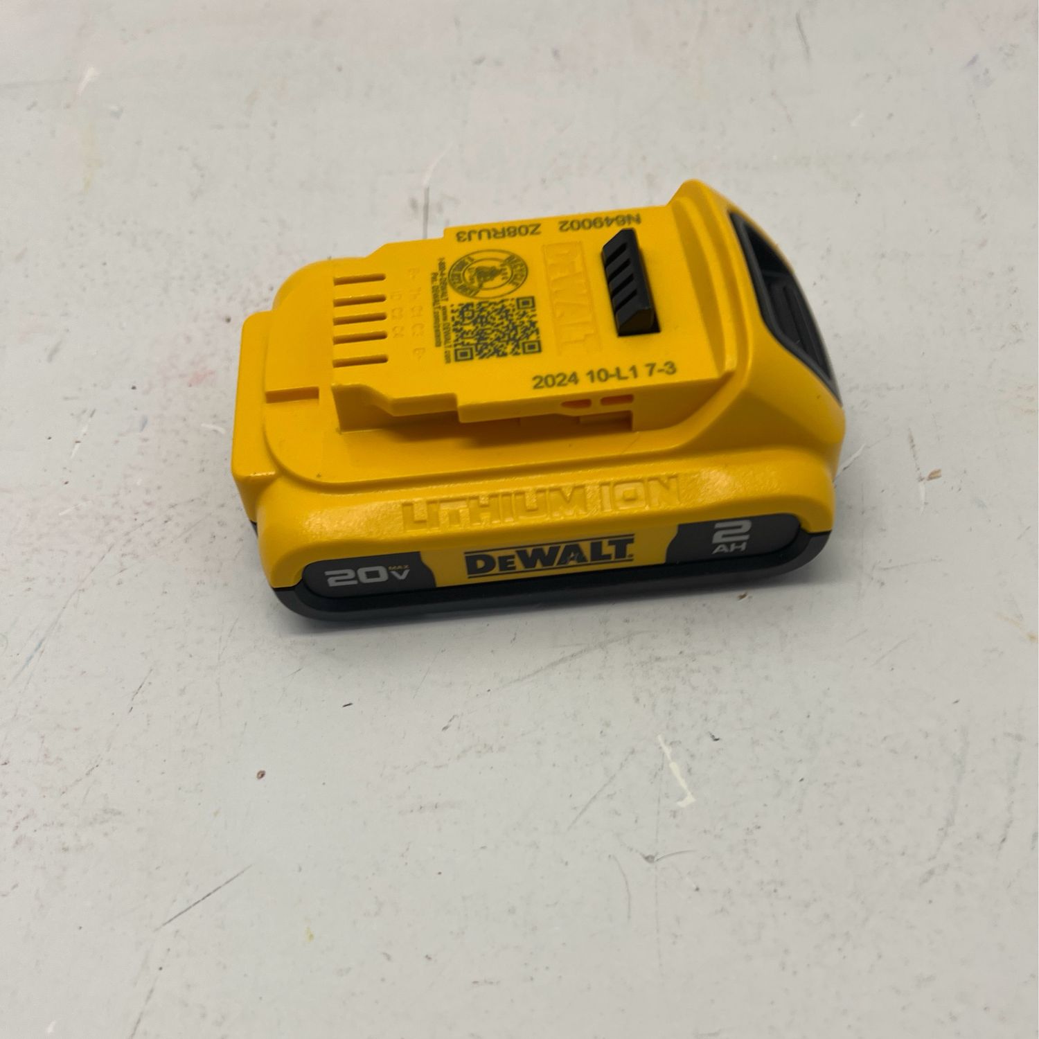 Dewalt 20V MAX Compact Lithium-Ion 2.0Ah Battery Pack DCB203..