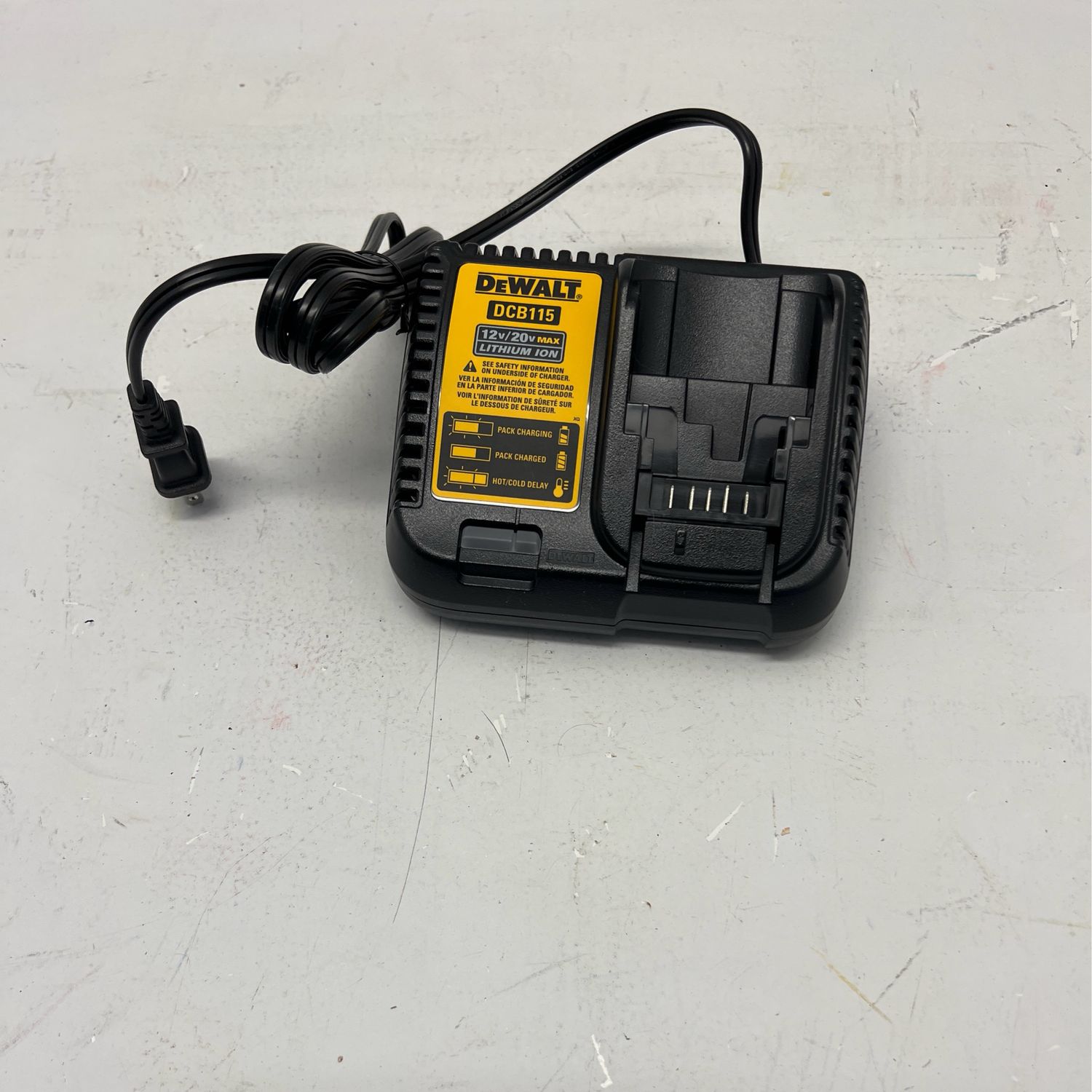 Dewalt 12V to 20V Lithium-Ion Battery Charger DCB115..