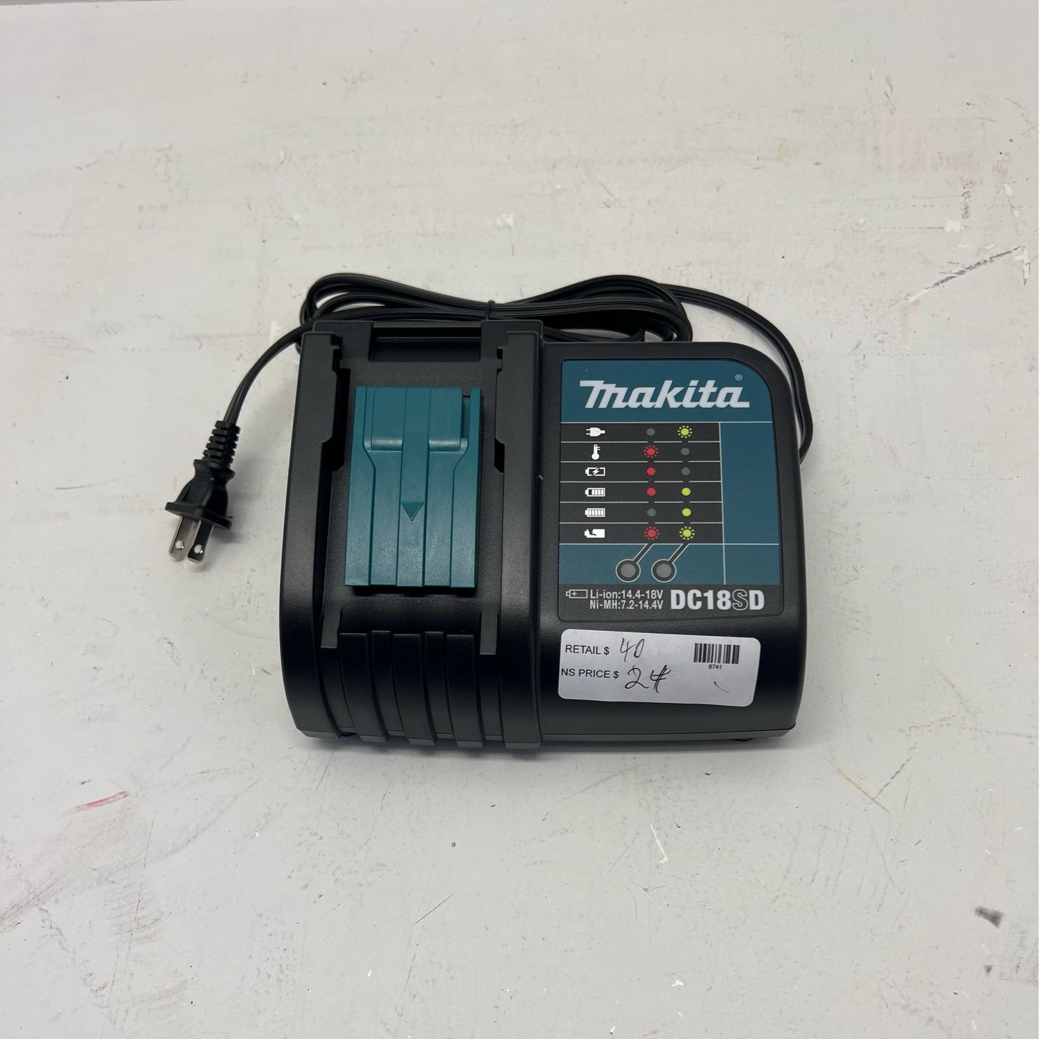 Makita DC18SD 7.2-18V Battery Charger.