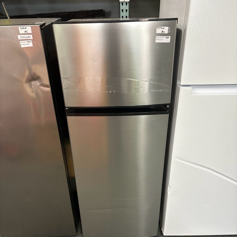 Vissani 7.1 cu. ft. Top Freezer Refrigerator in Stainless Steel Look