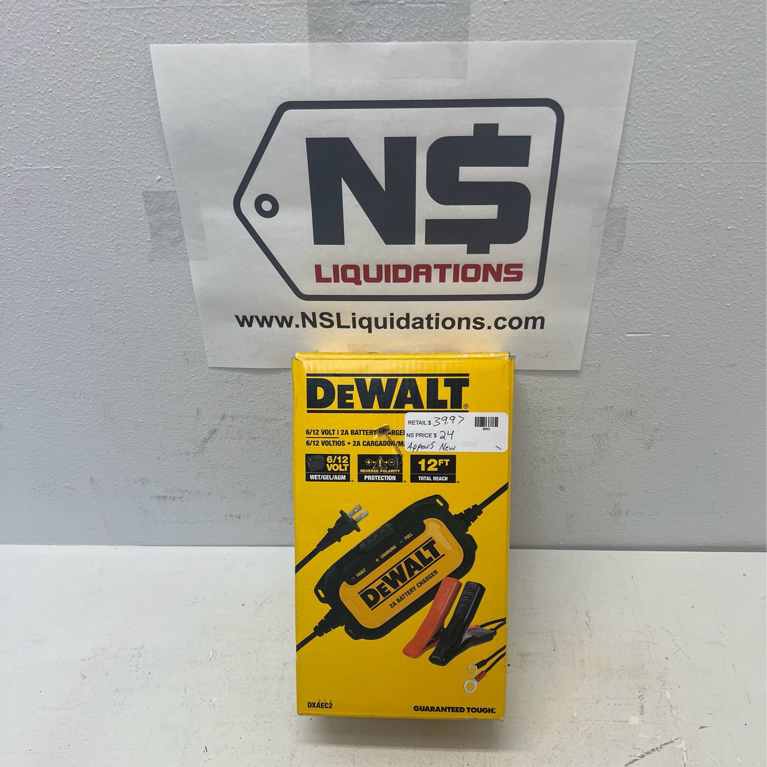 Dewalt Professional 2 Amp Automotive Battery Charger and Maintainer DXAEC2 .