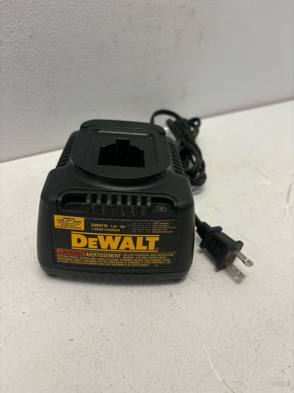Dewalt DW9116 7.2V- 18V NiCD 18 VOLT 1 Hr Charger