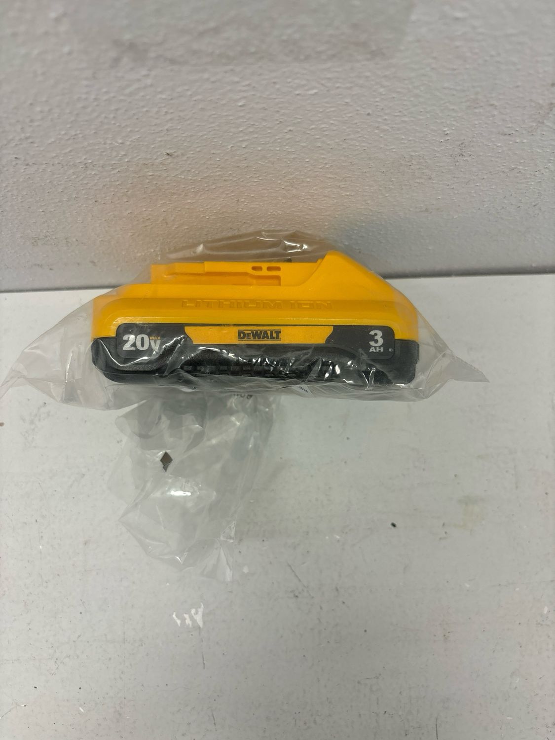 Dewalt 20V MAX Compact Lithium-Ion 3.0Ah Battery Pack DCB230..