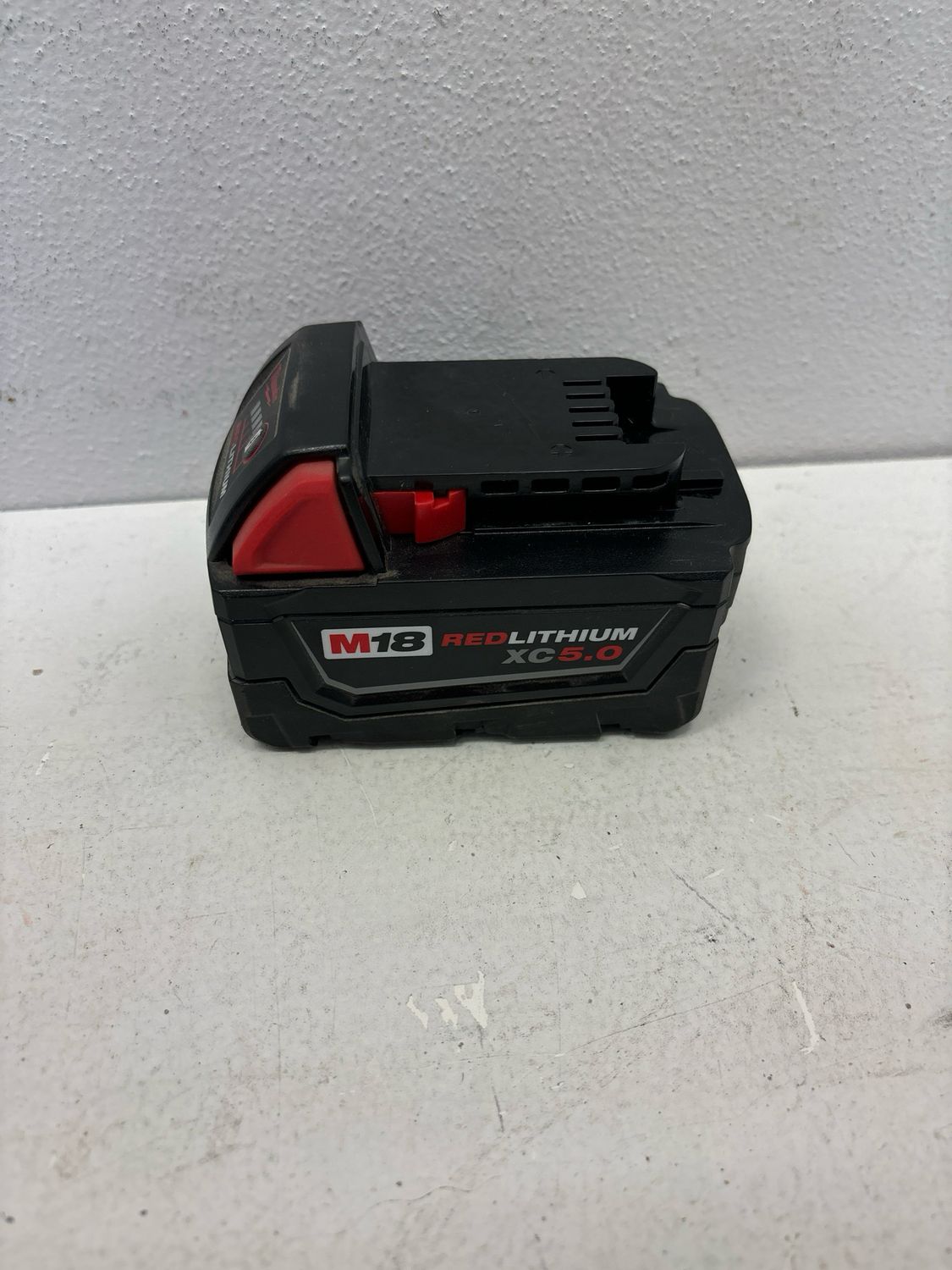 Milwaukee Milwaukee M18 18-Volt 5.0 Ah Lithium-Ion XC Extended Capacity Battery Pack 48-11-1850 USED