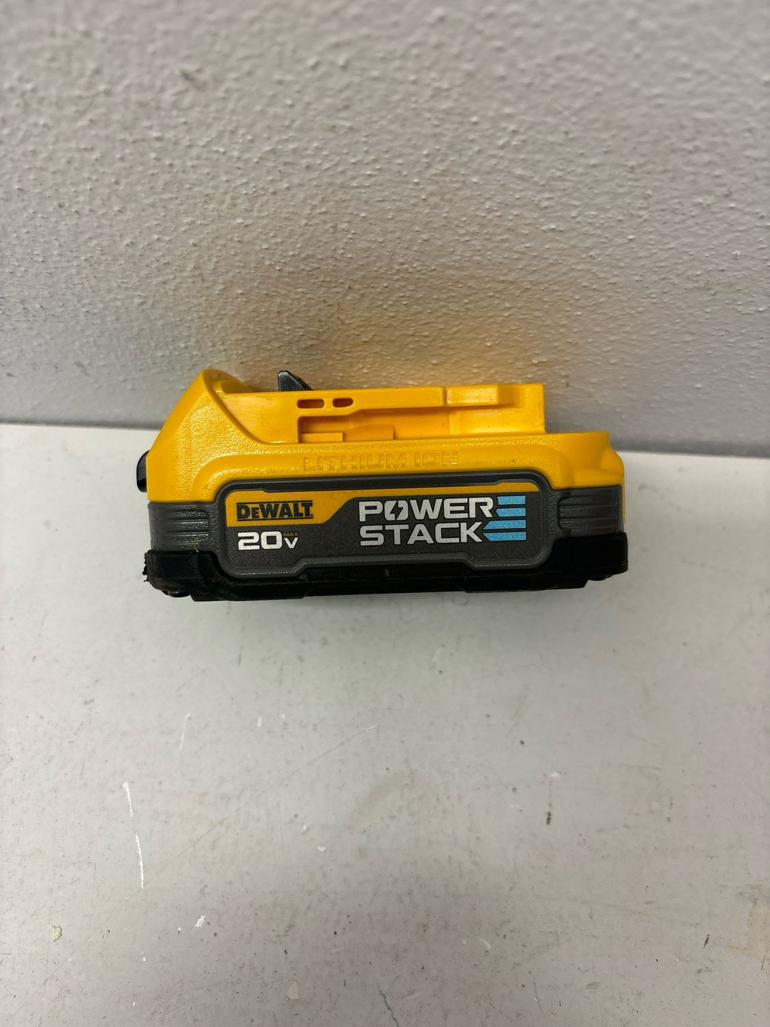 Dewalt 20V MAX POWERSTACK Compact Battery DCBP034 .