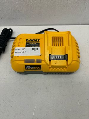 Dewalt 20V MAX Lithium-Ion Fan Cooled Fast Battery Charger DCB118 ..