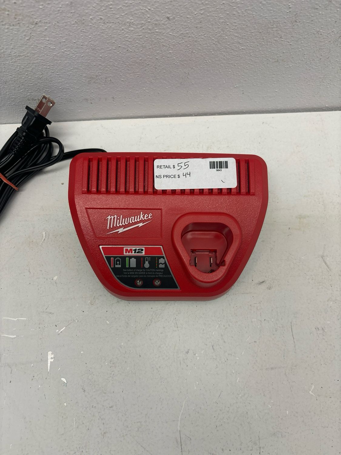 Milwaukee M12 12-Volt Lithium-Ion Battery Charger 48-59-2401 ..