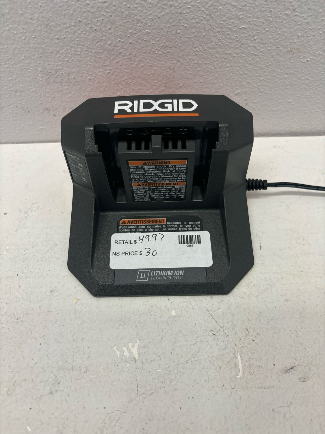 Ridgid 18V Lithium-Ion Charger R86093 ..
