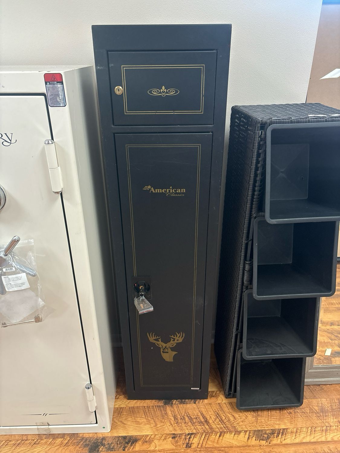 American Furniture Classics 5-Gun Locking Metal Security Cabinet 906