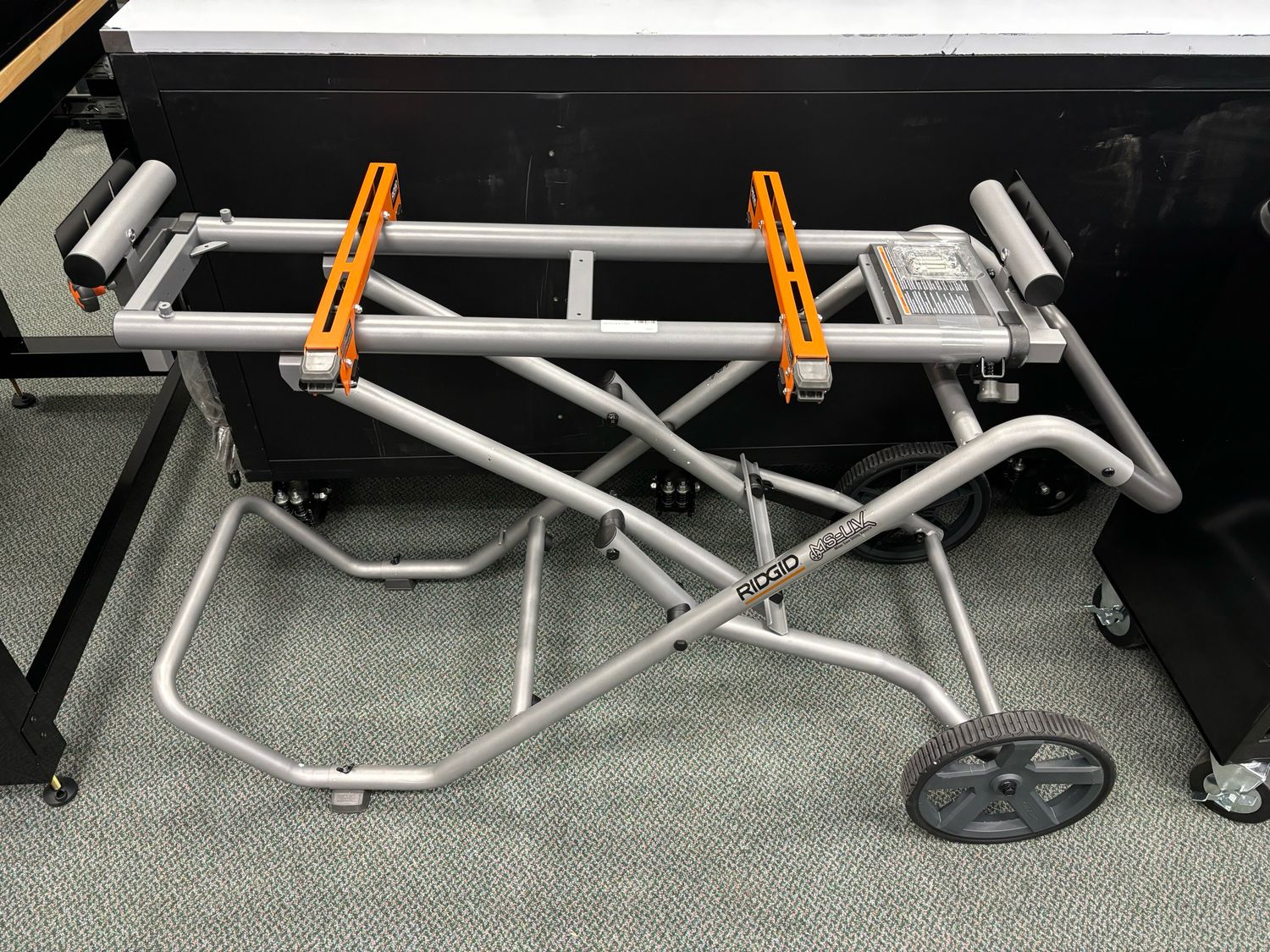 RIDGID Foldable Mobile Miter Saw Stand with Mounting Braces R9946