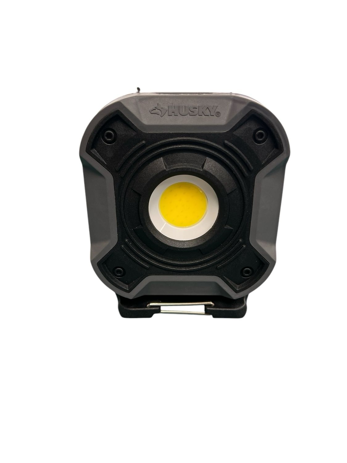 Husky 800-Lumen LED Utility Light 2-Modes with Magnetic Handle and Batteries New