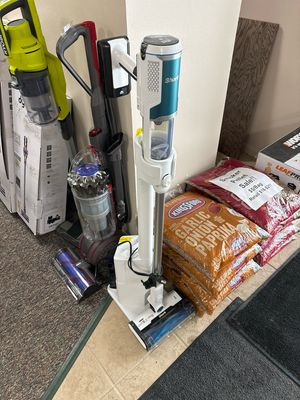 Shark Clean and Empty Bagless Cordless HEPA Filtration Stick Vacuum and Auto-Empty System Multi-Surfaces in White/Peacock BU3521