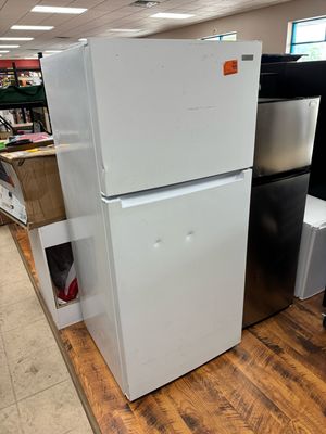 Vissani 18 cu. ft. Top Freezer Refrigerator DOE in White MDTF18WHR USED