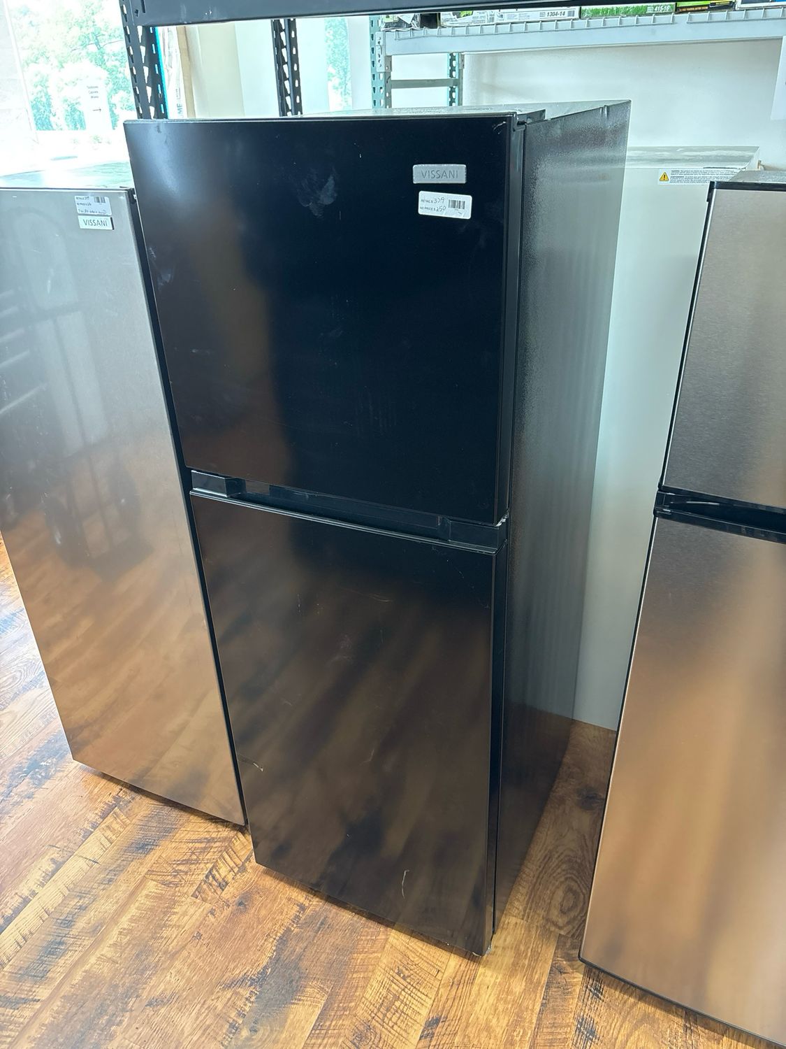 Vissani 10.1 cu. ft. Top Freezer Refrigerator in Black MDTF10BK  .