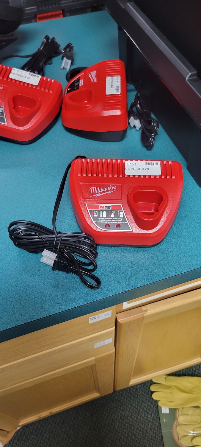 Milwaukee M12 Charger 48-59-2401 .