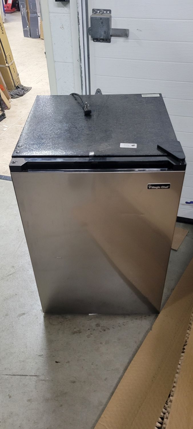 Magic Chef 4.4 cu. ft. Mini Fridge in Stainless Steel Look without Freezer HMAR45HCSE .