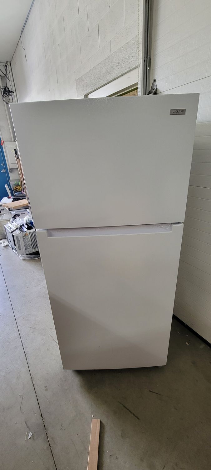 Vissani 18 cu. ft. Top Freezer Refrigerator DOE in White MDTF18WHR .