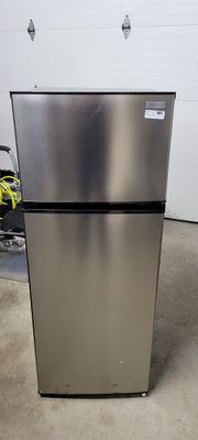 Vissani 7.1 cu. ft. Top Freezer Refrigerator in Stainless Steel Look MDFF7SS   .