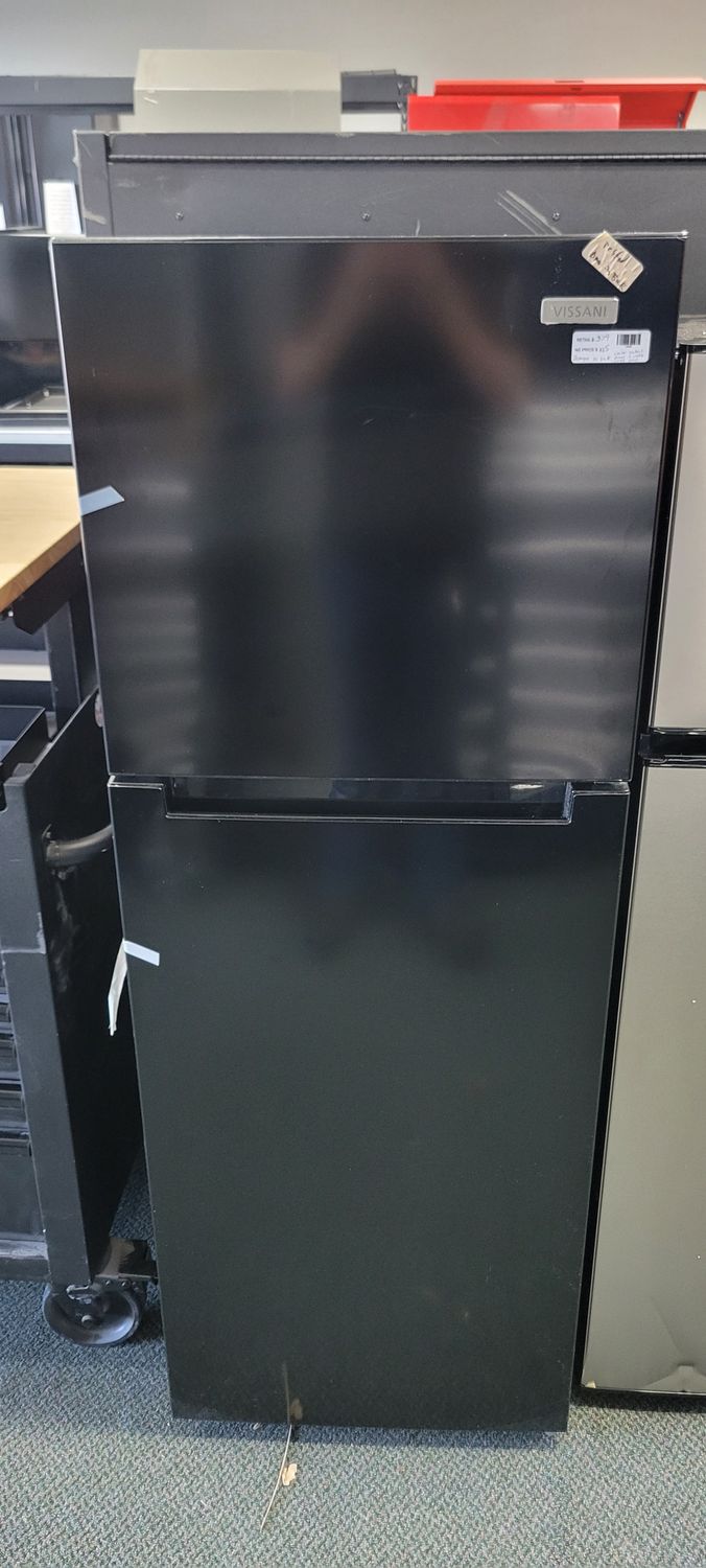 Vissani 10.1 cu. ft. Top Freezer Refrigerator in Black MDTF10BK   .