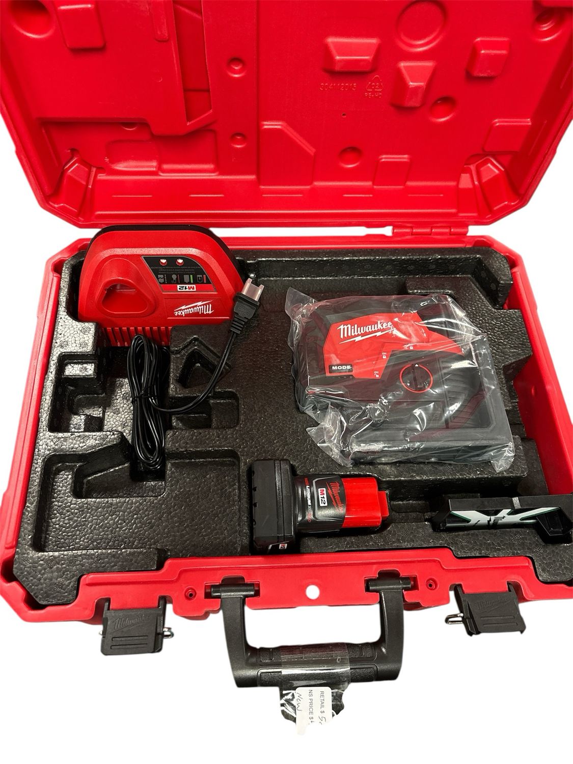 Milwaukee M12 12-Volt Lithium-Ion Cordless Green 125 ft. Cross Line and Plumb Points Laser Level Kit with 3.0 Ah Battery 3662-21