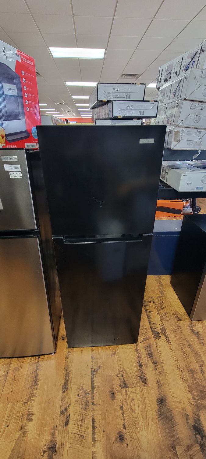 Vissani 10.1 cu. ft. Top Freezer Refrigerator in Black MDTF10BK   .